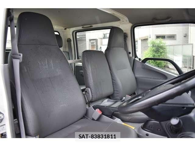 Toyota TOYOACE 2018-03 8832104-11
