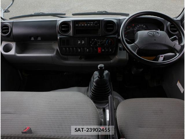 Toyota TOYOACE 2016-04 8850894-22