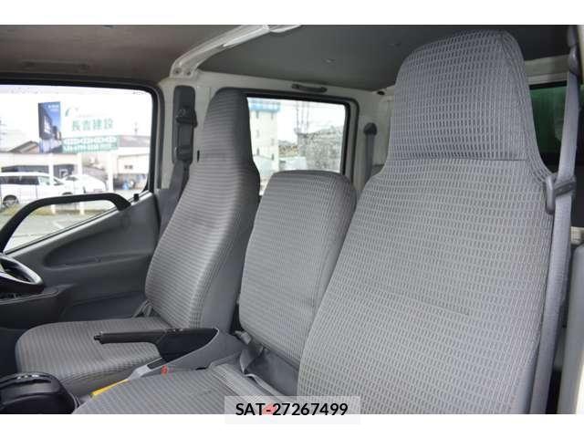 Toyota TOYOACE 2018-11 8882639-13