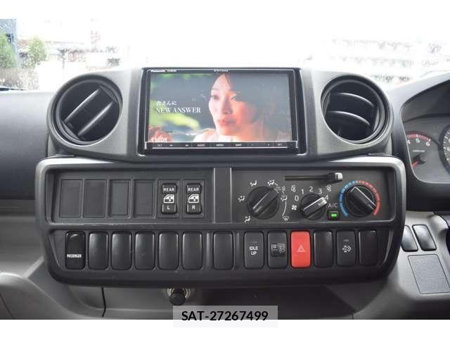 Toyota TOYOACE 2018-11 8882639-24