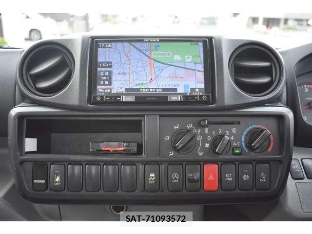 Toyota TOYOACE 2019-08 8882640-17