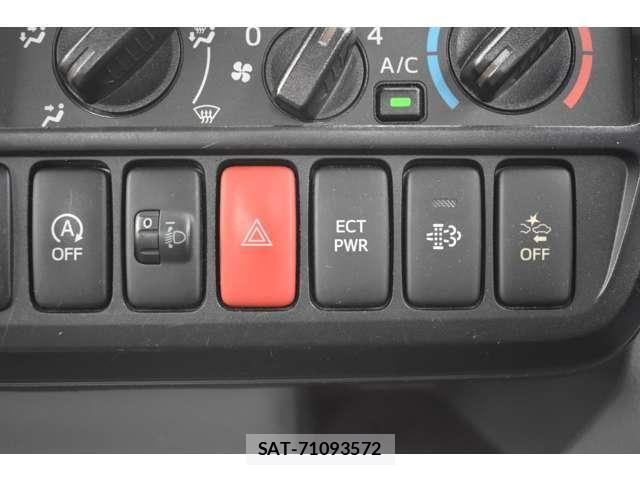 Toyota TOYOACE 2019-08 8882640-22