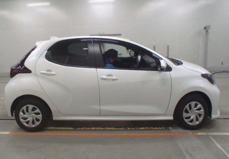 Toyota YARIS 2024-10 922429-2