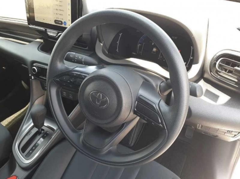 Toyota YARIS 2024-10 922429-6