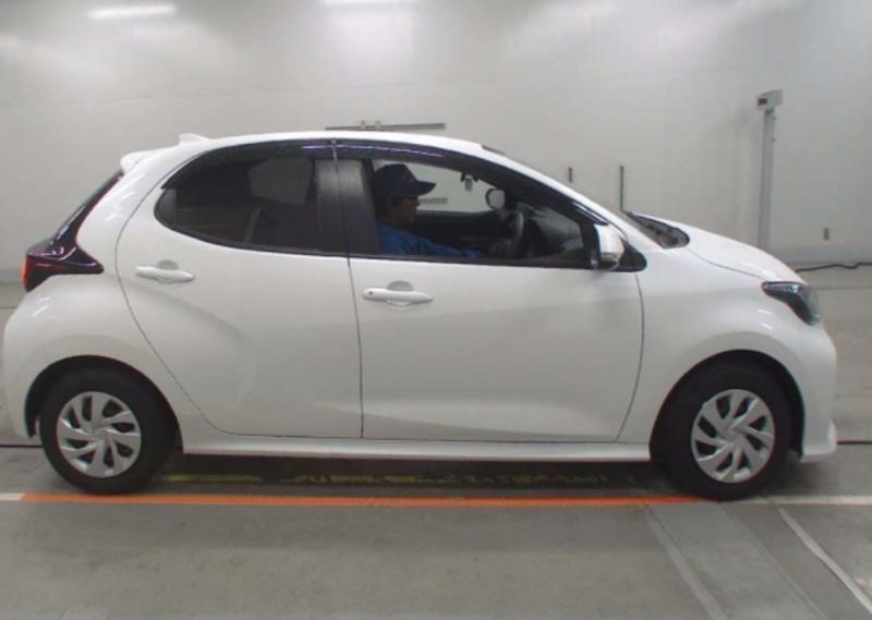 Toyota YARIS 2024-04 922430-2