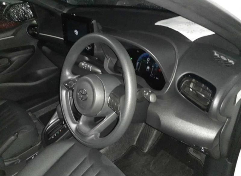 Toyota YARIS 2024-04 922430-6