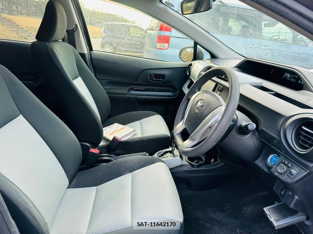 Toyota AQUA 2014-02 523880-11