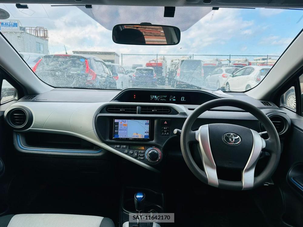 Toyota AQUA 2014-02 523880-12