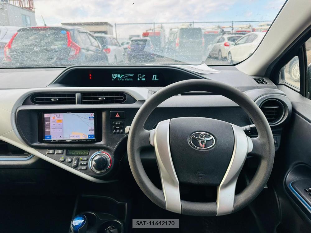 Toyota AQUA 2014-02 523880-13