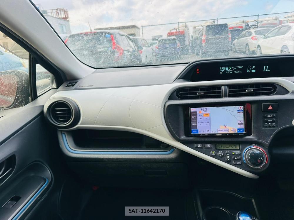 Toyota AQUA 2014-02 523880-17