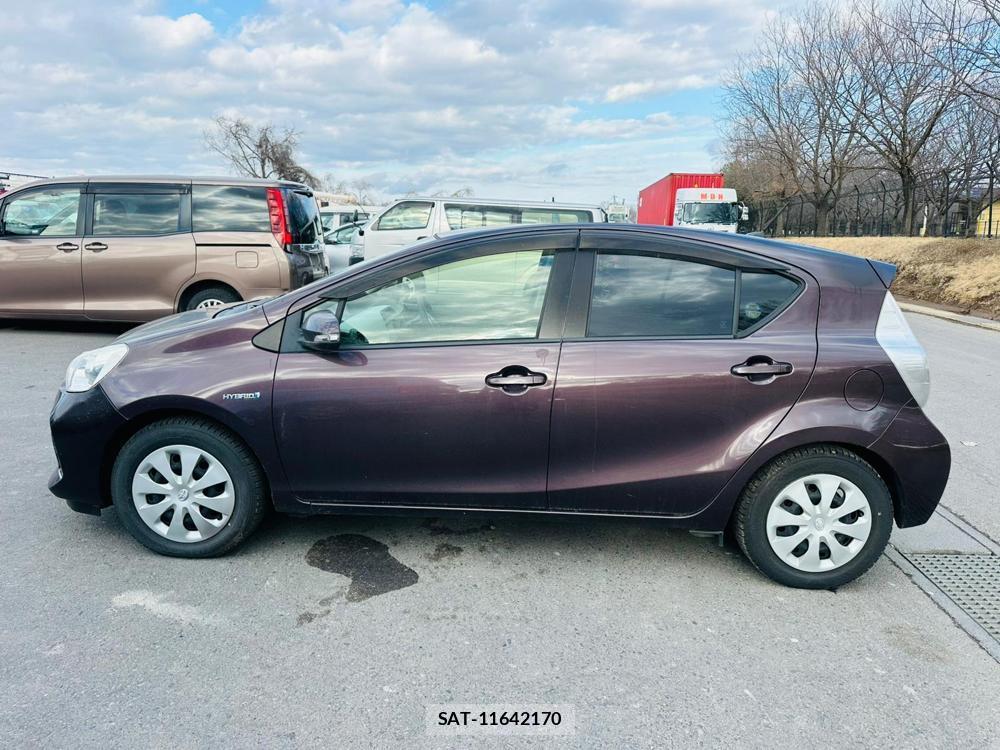 Toyota AQUA 2014-02 523880-1