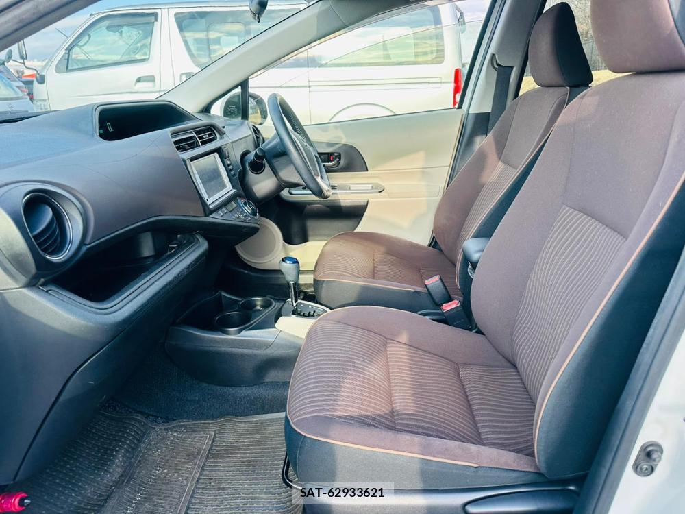Toyota AQUA 2013 4648671-10