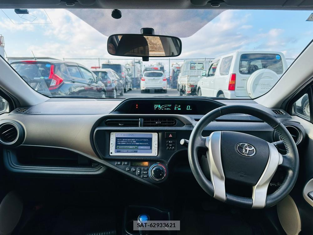 Toyota AQUA 2013 4648671-12