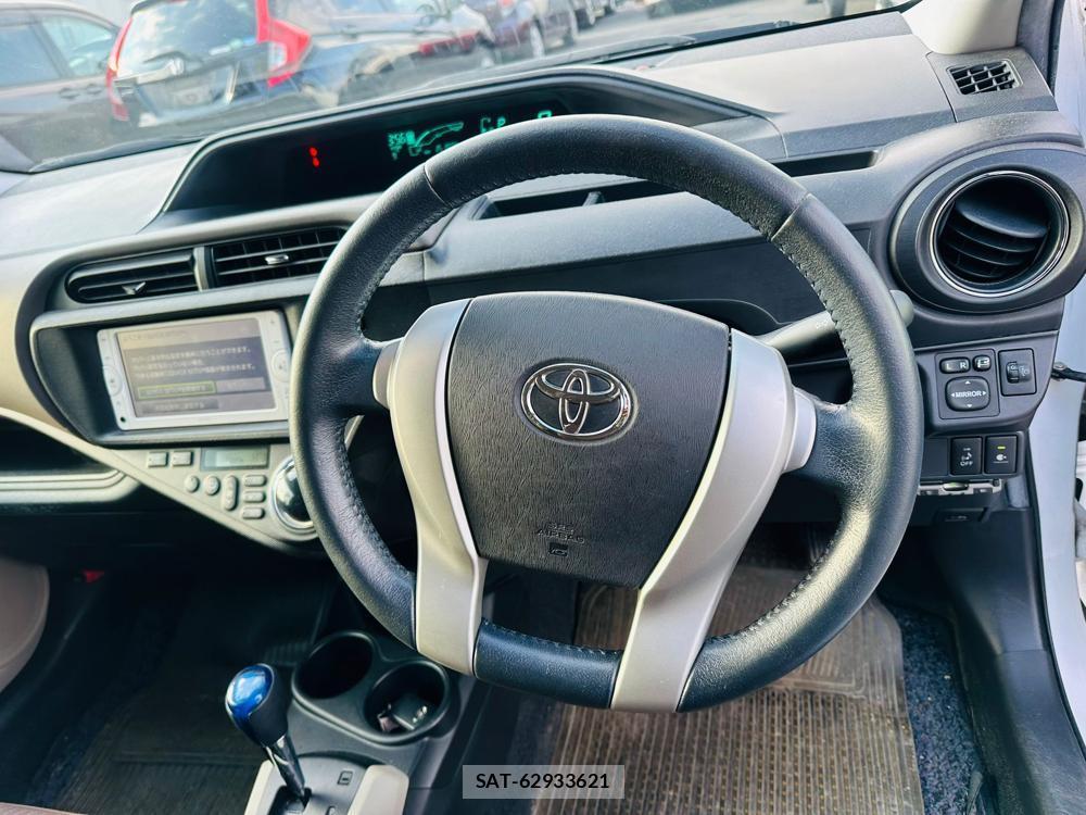 Toyota AQUA 2013 4648671-14