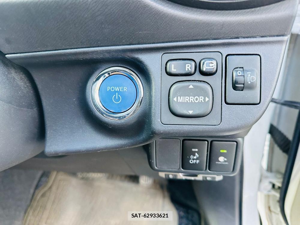 Toyota AQUA 2013 4648671-16