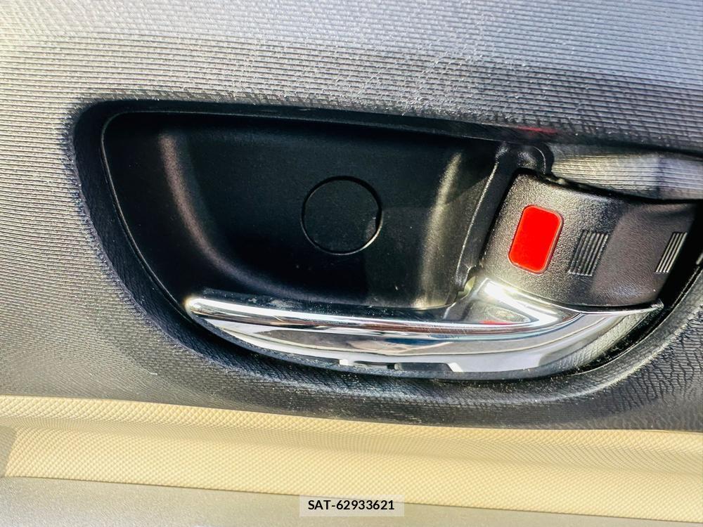 Toyota AQUA 2013 4648671-21