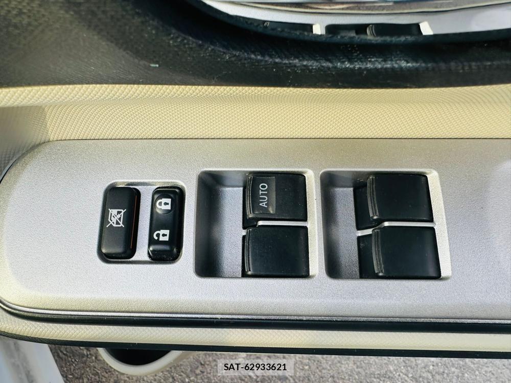 Toyota AQUA 2013 4648671-22