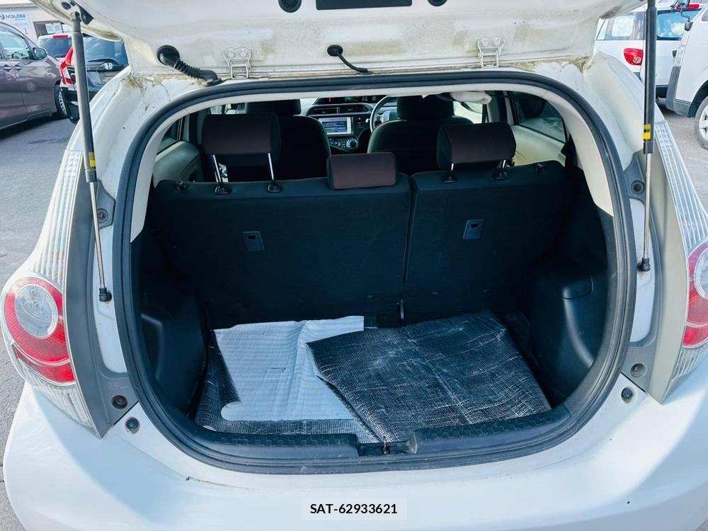 Toyota AQUA 2013 4648671-26