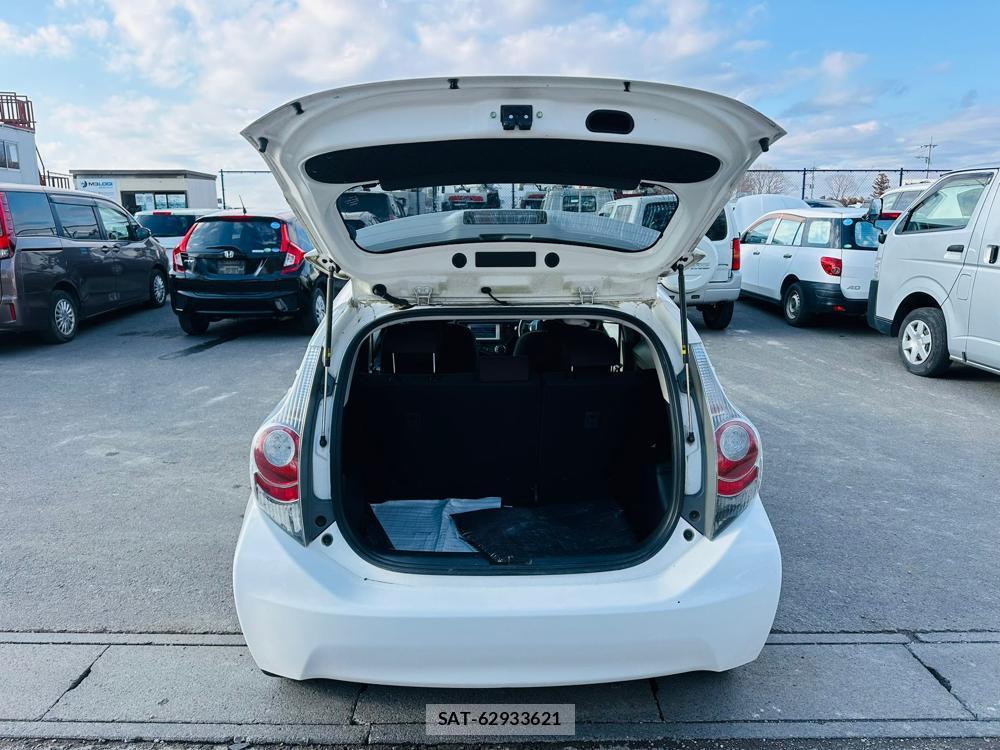 Toyota AQUA 2013 4648671-27