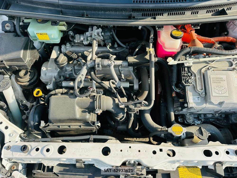 Toyota AQUA 2013 4648671-34