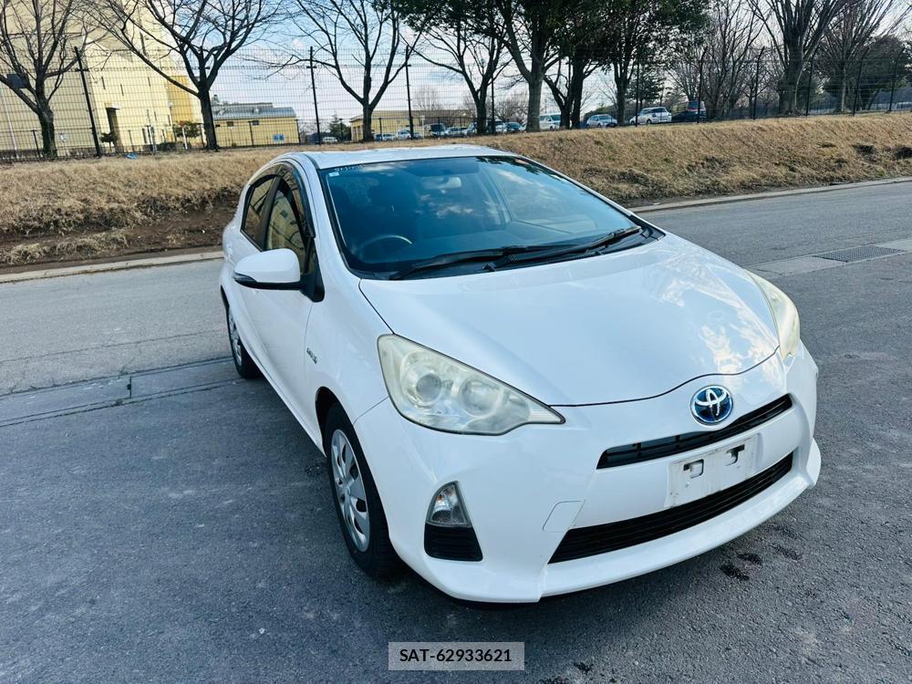 Toyota AQUA 2013 4648671-6