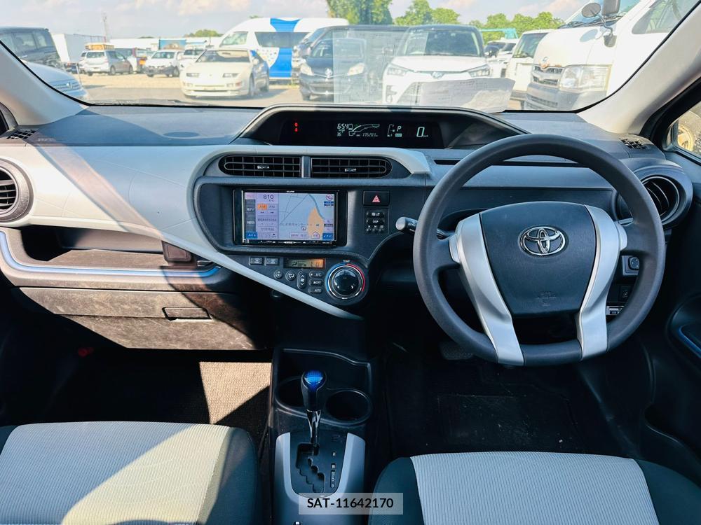 Toyota AQUA 2014-02 523880-12