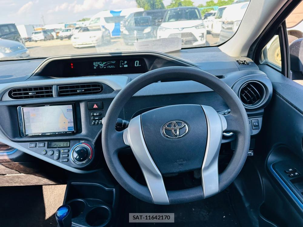 Toyota AQUA 2014-02 523880-13