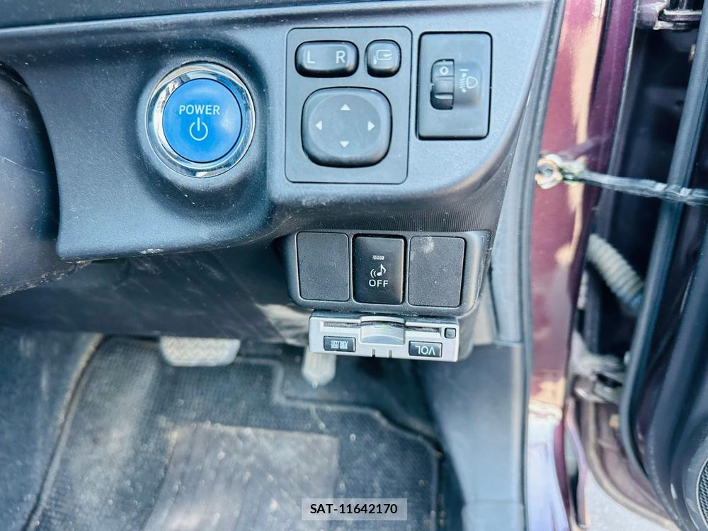 Toyota AQUA 2014-02 523880-16