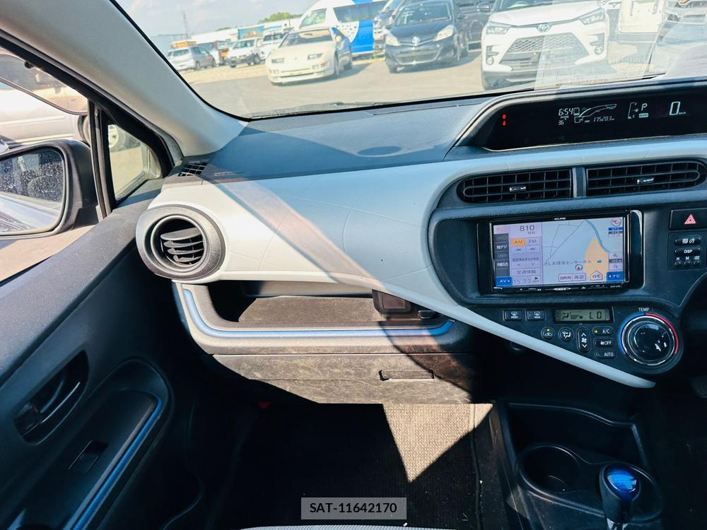 Toyota AQUA 2014-02 523880-17
