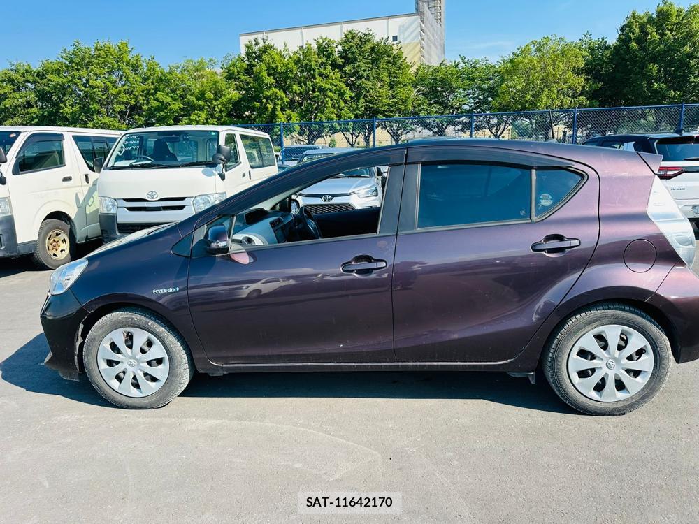 Toyota AQUA 2014-02 523880-1