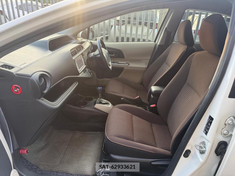 Toyota AQUA 2013-05 4648671-10