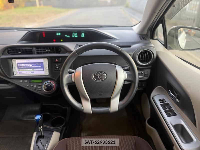 Toyota AQUA 2013-05 4648671-14