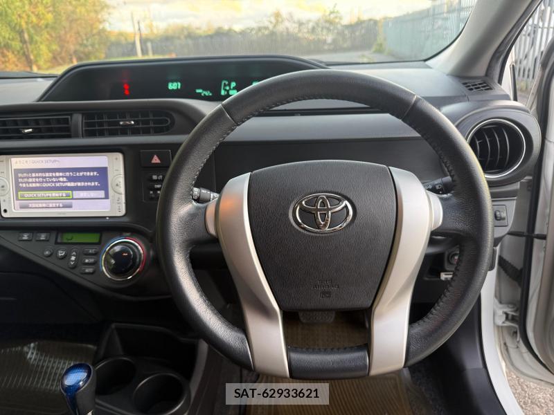Toyota AQUA 2013-05 4648671-15