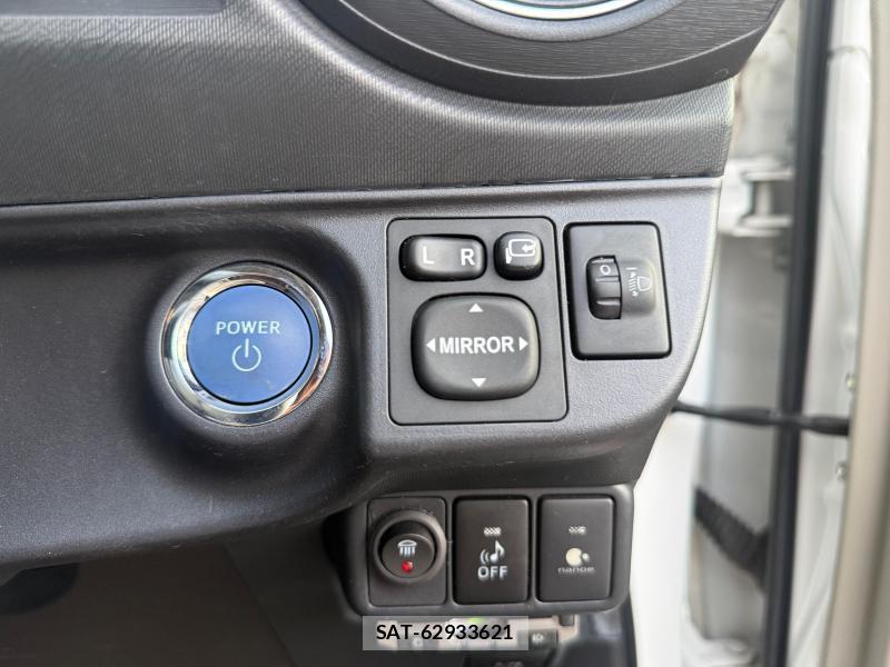 Toyota AQUA 2013-05 4648671-17