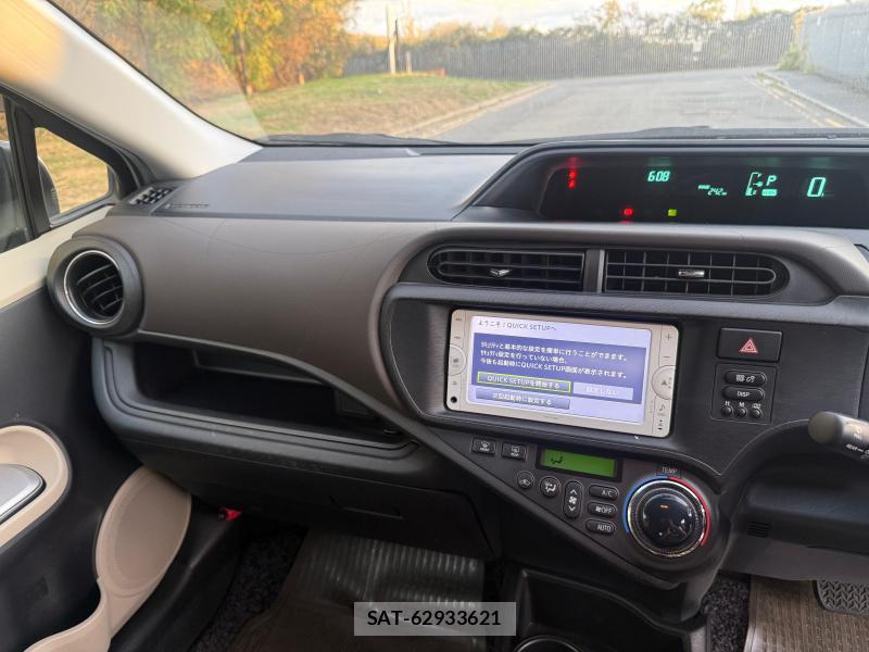 Toyota AQUA 2013-05 4648671-18