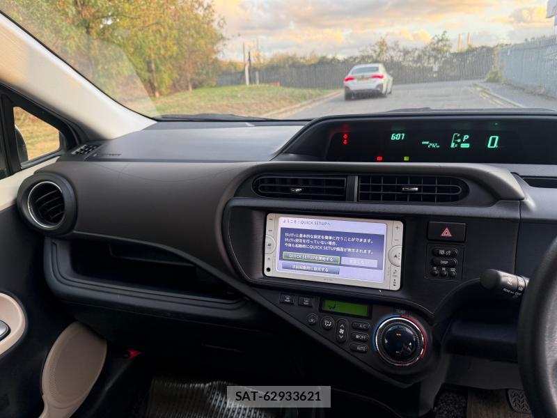Toyota AQUA 2013-05 4648671-19
