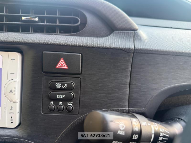 Toyota AQUA 2013-05 4648671-23