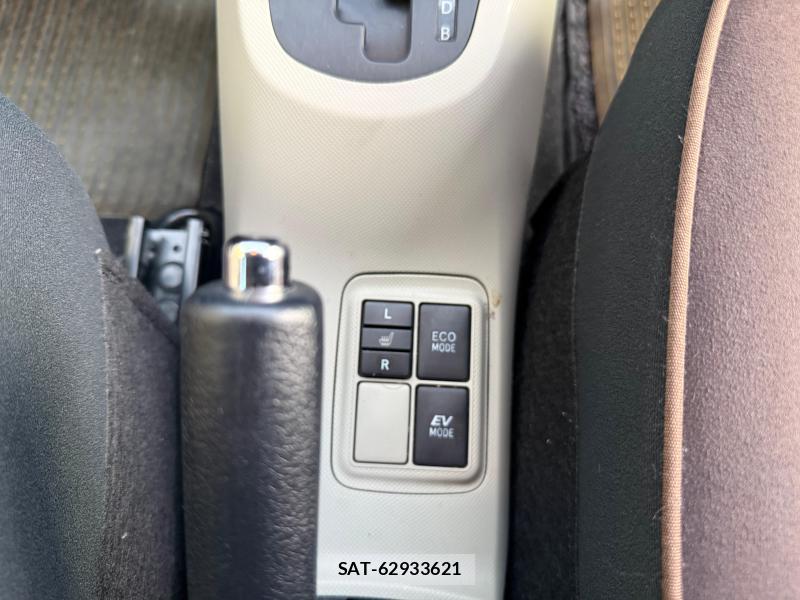Toyota AQUA 2013-05 4648671-24