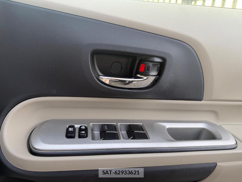 Toyota AQUA 2013-05 4648671-25