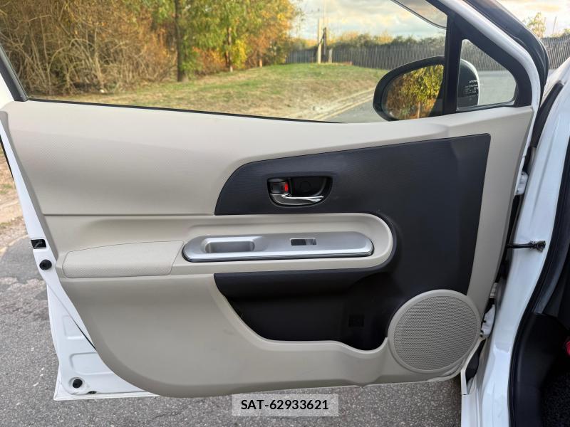 Toyota AQUA 2013-05 4648671-26