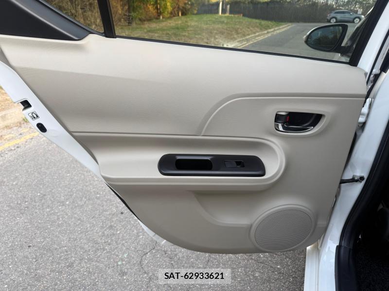 Toyota AQUA 2013-05 4648671-27