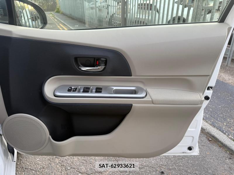 Toyota AQUA 2013-05 4648671-29
