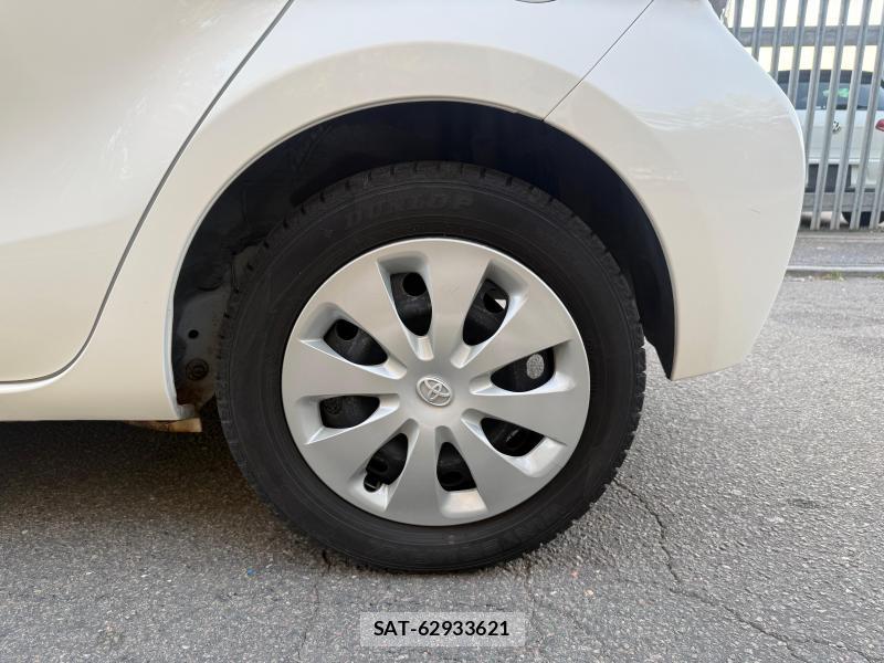 Toyota AQUA 2013-05 4648671-33