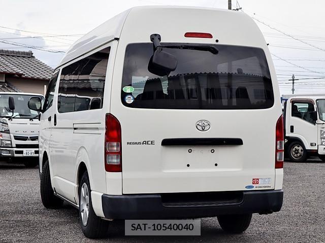 Toyota REGIUS WAGON 2018-01 7503278-1
