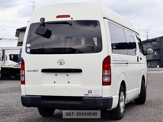 Toyota REGIUS WAGON 2018-01 7503278-2
