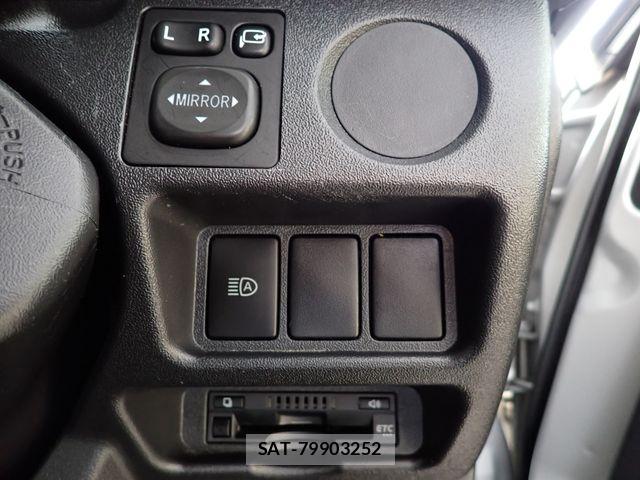 Toyota HIACE VAN 2021-02 6753607-15