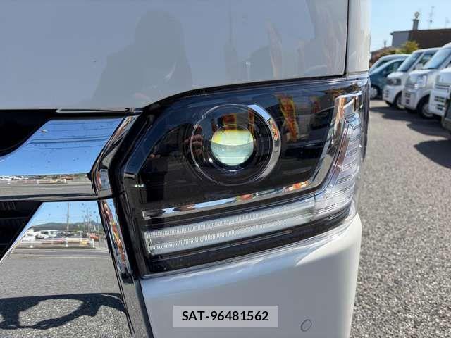Toyota HIACE VAN 2026-03 7021774-9