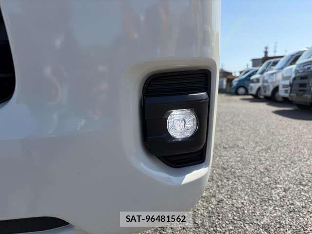 Toyota HIACE VAN 2026-03 7021774-10