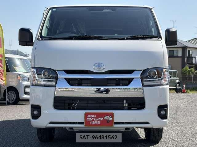 Toyota HIACE VAN 2026-03 7021774-1