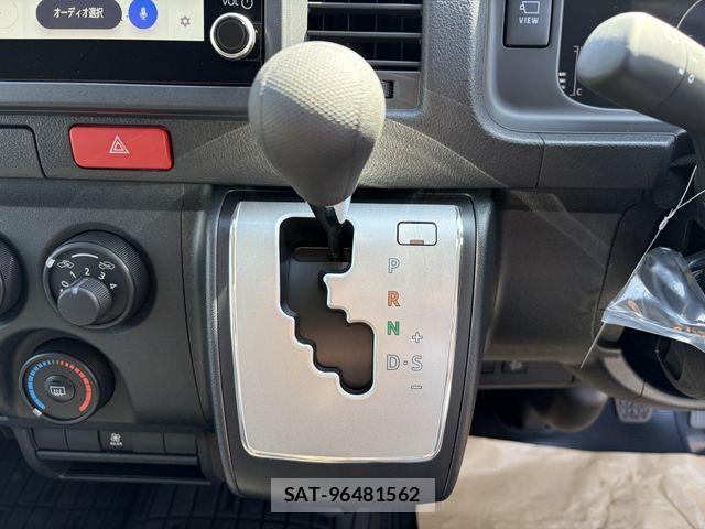 Toyota HIACE VAN 2026-03 7021774-19
